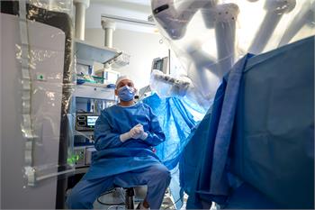 //www.haltonhealthcare.on.ca/_im/gdfile/sgfi85108/sgfi85108/350/350/23094224-_mt28995.jpg