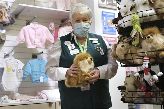 //www.haltonhealthcare.on.ca/_imc/newsrelease/s106003/sgfi84315/574/383/volunteer-recruitment-fair--gift-shop.jpg