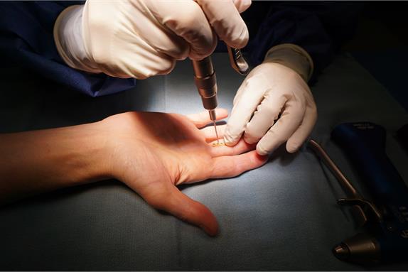 //www.haltonhealthcare.on.ca/_imc/newsrelease/s106042/sgfi84630/574/383/dsc05481.jpg