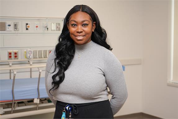 //www.haltonhealthcare.on.ca/_imc/newsrelease/s106061/sgfi84809/574/383/jelesa.jpg