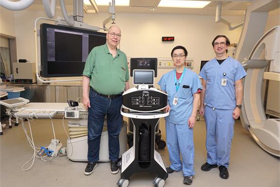 //www.haltonhealthcare.on.ca/_imc/newsrelease/s106065/sgfi84826/574/383/dsc05644.jpg
