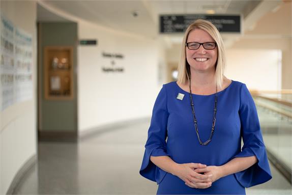 //www.haltonhealthcare.on.ca/_imc/newsrelease/t105702/sgfi84286/574/383/melissa-farrell-20_resized_retouched.jpg