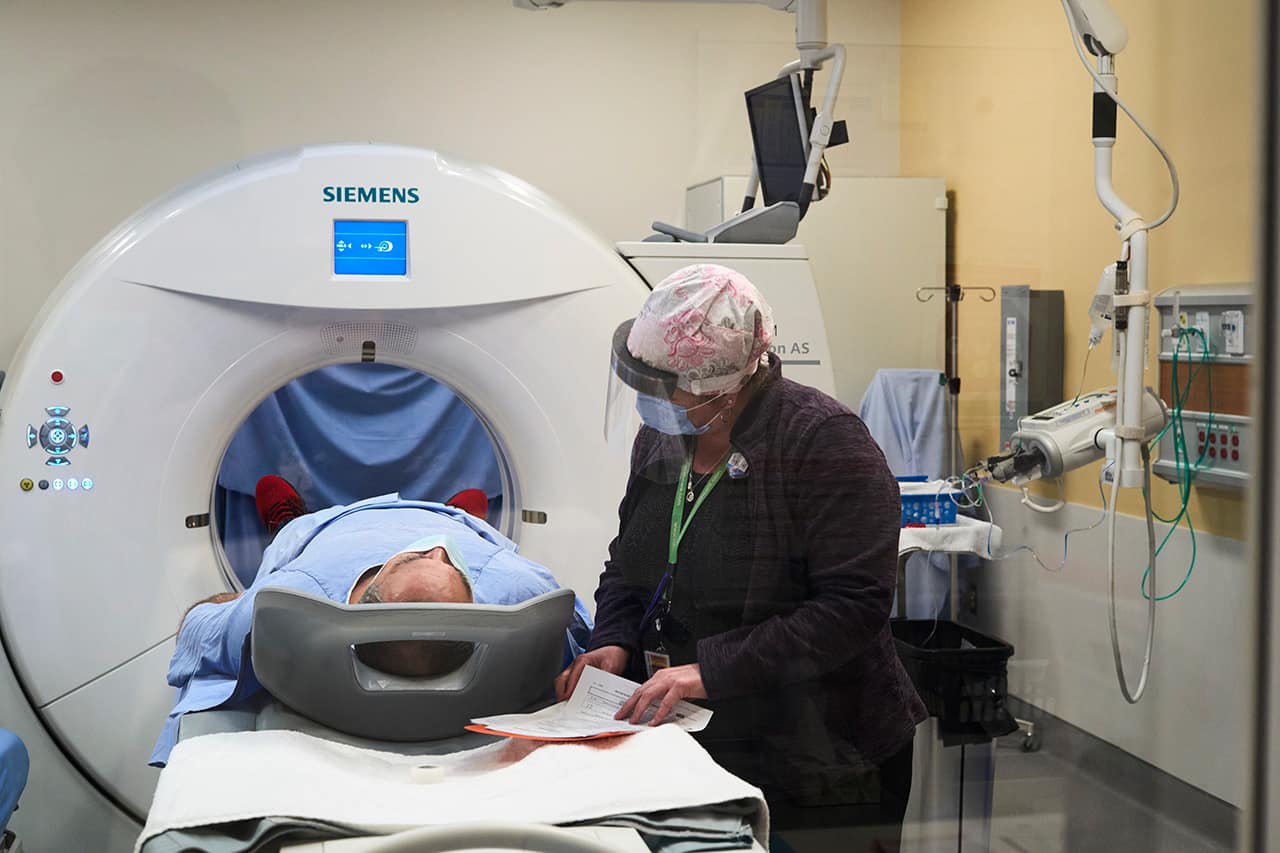 /site_files/content/annual-report/2022/connect/connect-nurse-and-patient-xray.jpg
