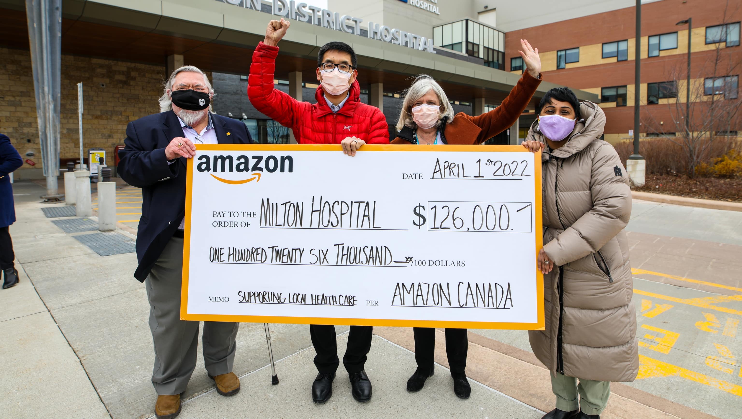 /site_files/content/annual-report/2022/thank-you/thank-you-photo-amazon-donation2x.jpg