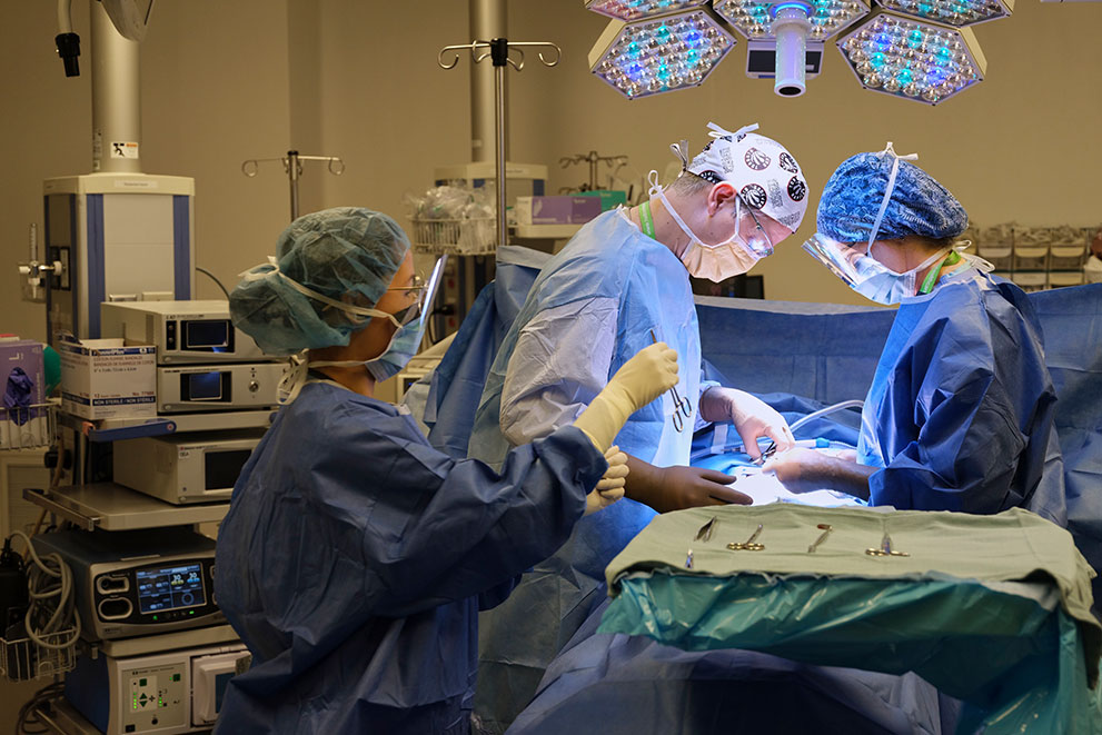 /site_files/content/annual-report/2024/surgical-patient-care.jpg