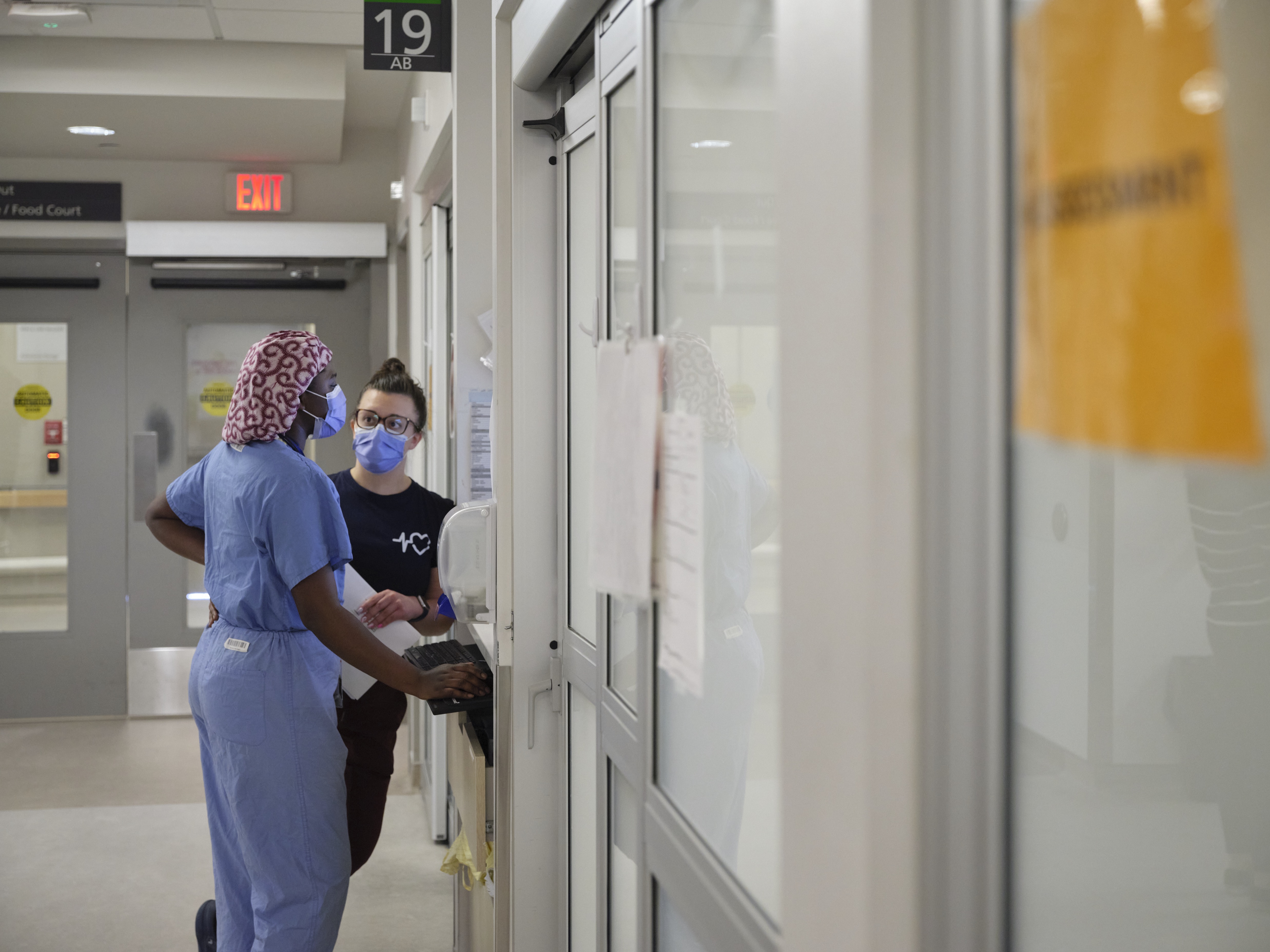 /site_files/content/images/01_careers/nurse-recruitment/hhc-0323-oakville_-286.jpg